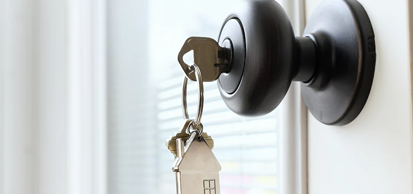 Bifold Door Knob Replacement in Santa Cruz, California